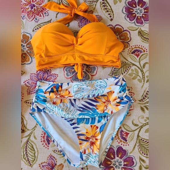 ❗️LOW START❗️**Bathing Suit Bundle*** - Picture 2 of 9